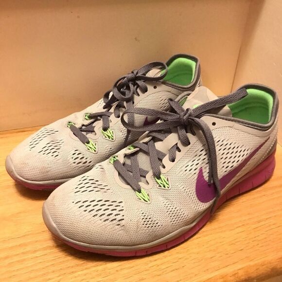 Nike Sz 7 Athletic Sneakers - Picture 1 of 5